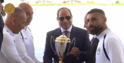 الرئيس السيسي يستقبل لاعبي منتخب مصر لكرة القدم والجهاز الفني بمدينة العلمين.