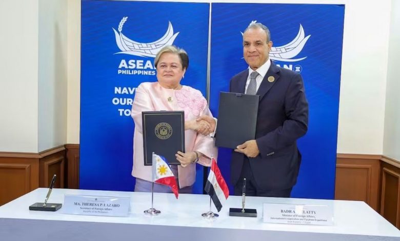 وزير الخارجية يوقع إتفاقًا يسمح بالنفاذ الفوري لخمس سلع زراعية مصرية إلى السوق الفلبينية.