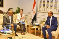 محافظ أسيوط يستقبل وفد اليونيسف لبحث تعزيز الشراكة التنموية وافتتاح مشروعات جديدة في مياه الشرب وتحسين الصحة العامة .