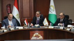 محافظ الجيزة يناقش إحتياجات أهالي منشأة القناطر وأوسيم والوراق مع أعضاء مجلسي النواب والشيوخ