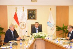 وزير التموين يتابع تطوير القابضة للصناعات الغذائية ويطمئن على المخزون الاستراتيجي