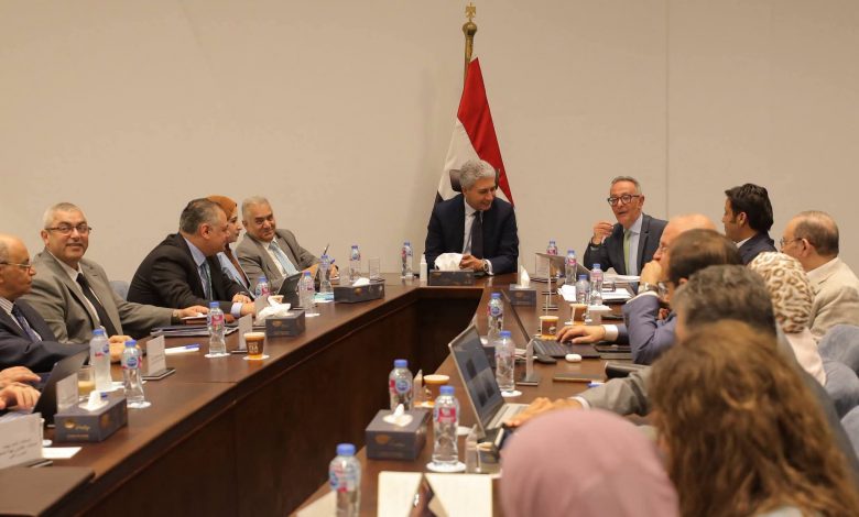 وزير السياحة يتابع خطط تطوير المتحف المصري الكبير وتعظيم الإيرادات