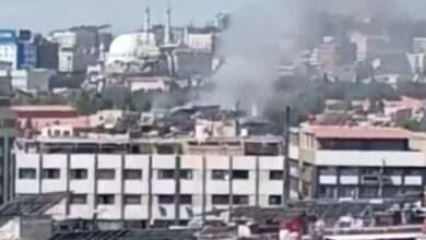 رويترز»: إنفجار مجموعة عبوات ناسفة بالقرب من فندق يقيم فيه ماكرون في دمشق.