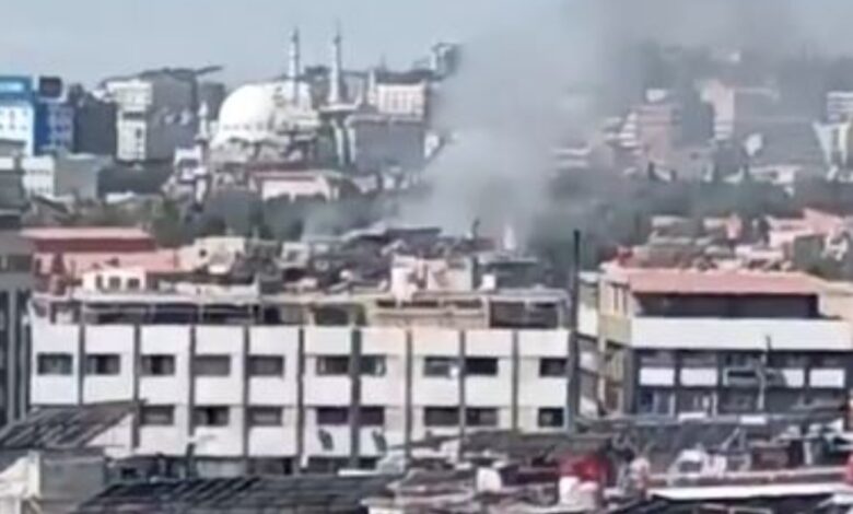 رويترز»: إنفجار مجموعة عبوات ناسفة بالقرب من فندق يقيم فيه ماكرون في دمشق.