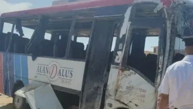 حادث مروع على الطريق الساحلي.. وفاة شخص وإصابة 17 في انقلاب أتوبيس رحلات
