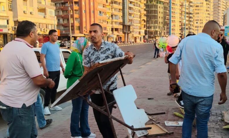 السكرتير العام المساعد يقود حملة مكبرة لإزالة الإشغالات والتعديات بطريق الكورنيش يحى المنتزه