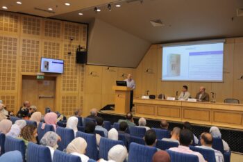 "العناية بمخطوطات الشعر" على هامش معرض مكتبة الإسكندرية للكتاب