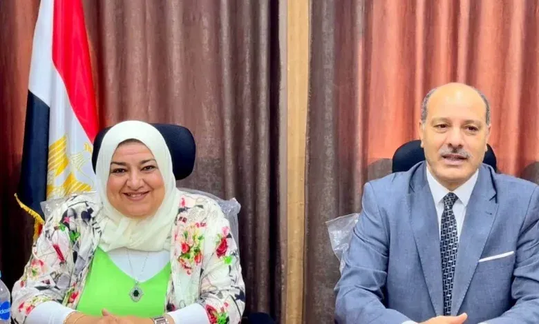 تعليم الإسكندرية يحتفي بفريق تنظيم ملتقى التوظيف ويمنح درع التميز لوحدة تيسير الانتقال لسوق العمل