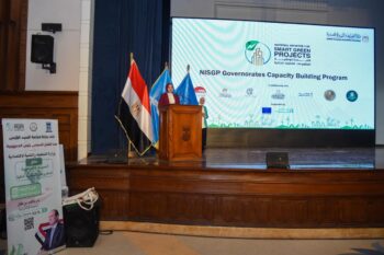 رئيس جامعة الإسكندرية والسفير هشام بدر ونائبة محافظ الإسكندرية المبادرة الوطنية للمشروعات الخضراء الذكية