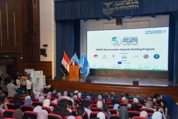 رئيس جامعة الإسكندرية والسفير هشام بدر ونائبة محافظ الإسكندرية المبادرة الوطنية للمشروعات الخضراء الذكية