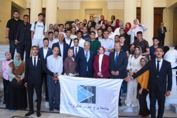 رئيس جامعة الإسكندرية والسفير هشام بدر ونائبة محافظ الإسكندرية المبادرة الوطنية للمشروعات الخضراء الذكية