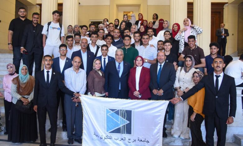رئيس جامعة الإسكندرية والسفير هشام بدر ونائبة محافظ الإسكندرية المبادرة الوطنية للمشروعات الخضراء الذكية