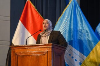رئيس جامعة الإسكندرية والسفير هشام بدر ونائبة محافظ الإسكندرية المبادرة الوطنية للمشروعات الخضراء الذكية
