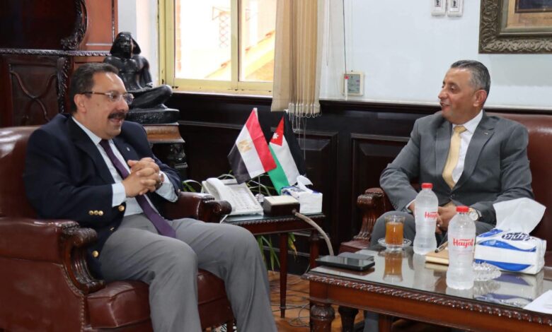 رئيس جامعة الإسكندرية يستقبل الملحق الثقافي الأردني لتعزيز التعاون ودعم الطلاب الوافدين