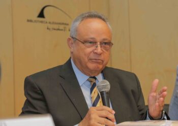 "متون مضيئة.. استعادة القارئ إلى الكتاب" ندوة بمعرض مكتبة الإسكندرية الدولي للكتاب