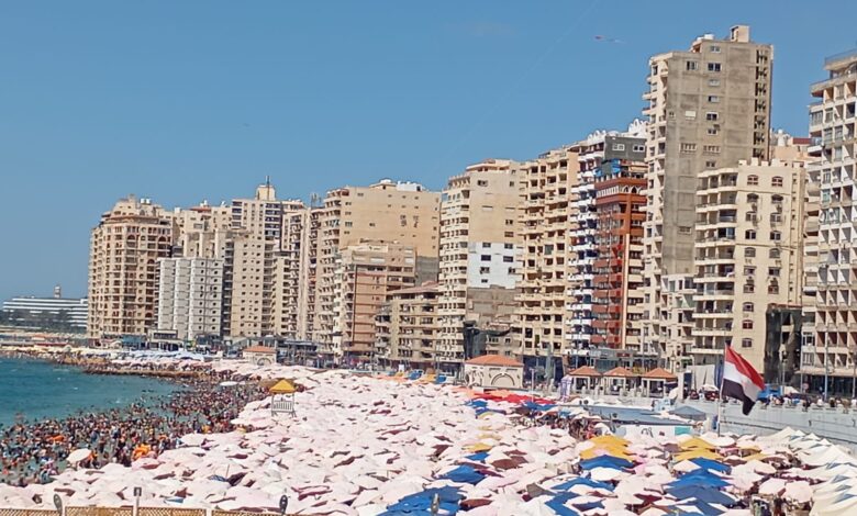 محافظ الإسكندرية استمرار المتابعة اللحظية لنسب الإشغال بجميع شواطئ الثغر
