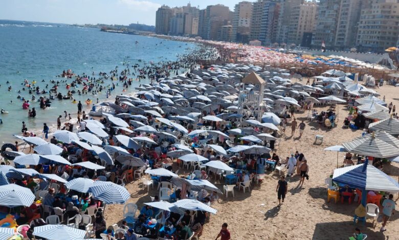 محافظ الإسكندرية شواطئ المحافظة تستقبل مليونًا و250 ألف زائر على مدار اليوم