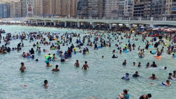 محافظ الإسكندرية شواطئ المحافظة تستقبل مليونًا و250 ألف زائر على مدار اليوم