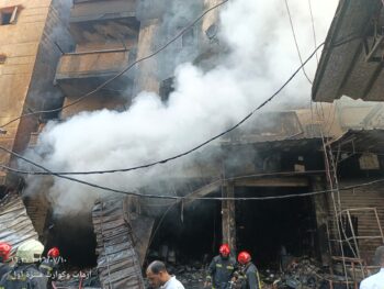 محافظ الإسكندرية يتابع السيطرة على حريق بعدد من المحال بمنطقة الفلكي وسرعة اتخاذ الإجراءات اللازمة