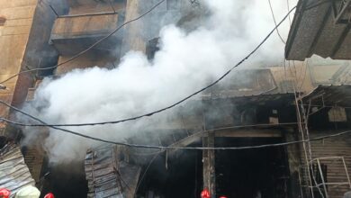 محافظ الإسكندرية يتابع السيطرة على حريق بعدد من المحال بمنطقة الفلكي وسرعة اتخاذ الإجراءات اللازمة