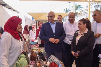 محافظ الإسكندرية يشهد فعاليات نادي الغوص والعروض البحرية والجوية احتفالًا بالعيد القومي ال 74 للمحافظة