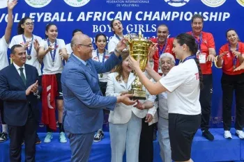 محافظ الإسكندرية يهنئ منتخب نيجيريا الفائز فى ختام بطولة أفريقيا للكرة الطائرة تحت 18 عامًا
