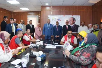 وزير العمل ومحافظ الإسكندرية يتابعان سير عمل لجنة استخراج شهادات قياس مستوى المهارة مجانًا