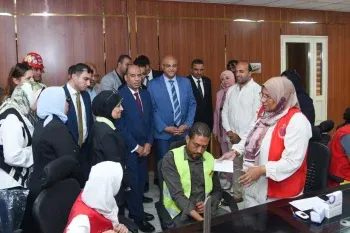 وزير العمل ومحافظ الإسكندرية يتابعان سير عمل لجنة استخراج شهادات قياس مستوى المهارة مجانًا