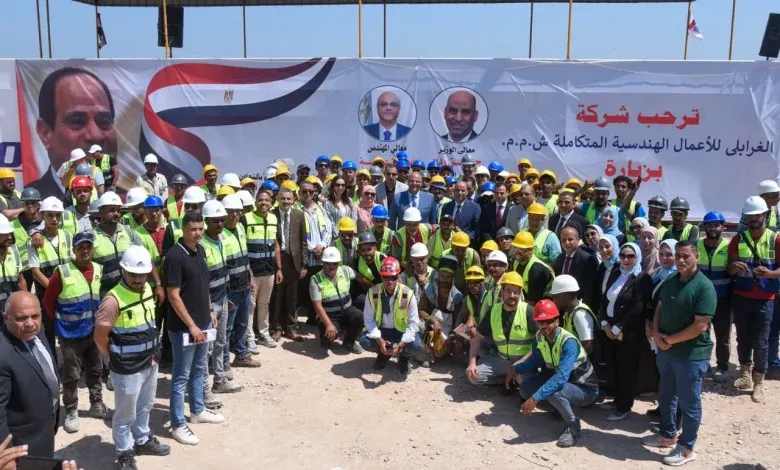 وزير العمل ومحافظ الإسكندرية يتابعان سير عمل لجنة استخراج شهادات قياس مستوى المهارة مجانًا