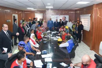 وزير العمل ومحافظ الإسكندرية يتابعان سير عمل لجنة استخراج شهادات قياس مستوى المهارة مجانًا