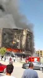 مدير أمن الجيزة يصل لموقع حريق مول حدائق الأهرام
