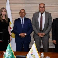 توقيع بروتوكول تعاون بين وزارة الطيران والأكاديمية العربية للعلوم والتكنولوجيا والنقل البحرى.