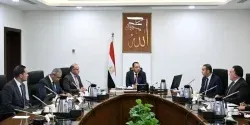 رئيس الوزراء يستعرض عددا من المقترحات لتطوير أداء البورصة المصرية