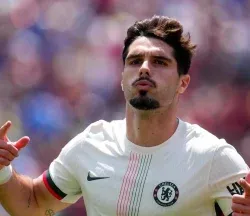 بيدرو نيتو يقترب من الانضمام لصفوف الهلال السعودي