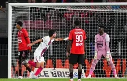 باريس سان جيرمان يقتنص تعادلاً ثميناً مع رين في بداية انطلاق الدوري الفرنسي 