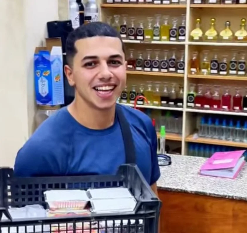 جنيهًا بدأ الحلم.. «عز الدين» ابن المراغة