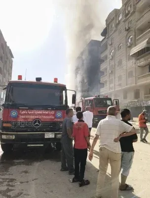انفجارات متتالية وتطاير زجاج المبنى.. حريق هائل يلتهم مول الأهرام ستور بحدائق الأهرام