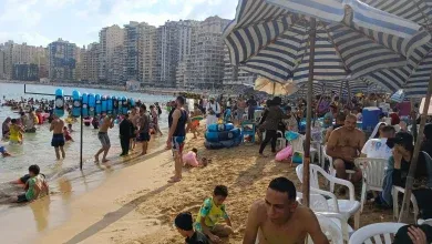 إقبال واسع على شواطىء قطاعات شرق مدينة الإسكندرية