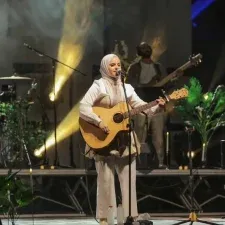 الفنانة السورية غالية تُبدع علي خشبة المسرح المكشوف بمكتبة الإسكندرية