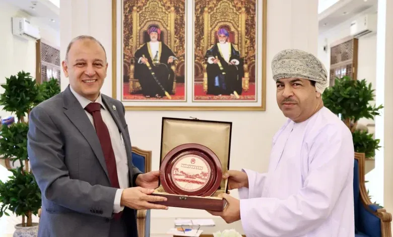 رئيس الجامعة اليابانية يبحث التعاون الأكاديمي والبحثي مع جامعة التقنية والعلوم التطبيقية بسلطنة عُمان