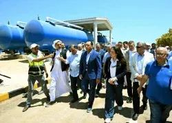 رئيس الوزراء يتفقد مجمع محطات تحلية مياه الرميلة بمطروح