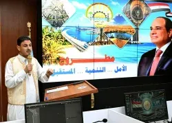 رئيس الوزراء يتفقد مركز سيطرة الطوارئ بمطروح ويستمع لمطالب النواب