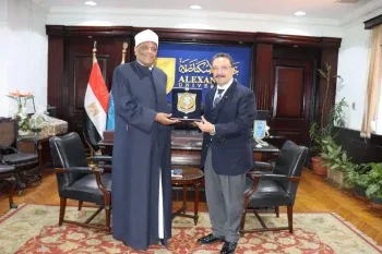 رئيس جامعة الإسكندرية يستقبل فضيلة الدكتور عباس شومان عقب ختام الأسبوع الدعوي ال22 بالجامعة