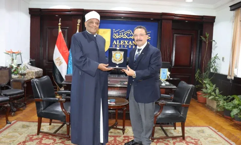 رئيس جامعة الإسكندرية يستقبل فضيلة الدكتور عباس شومان عقب ختام الأسبوع الدعوي ال22 بالجامعة
