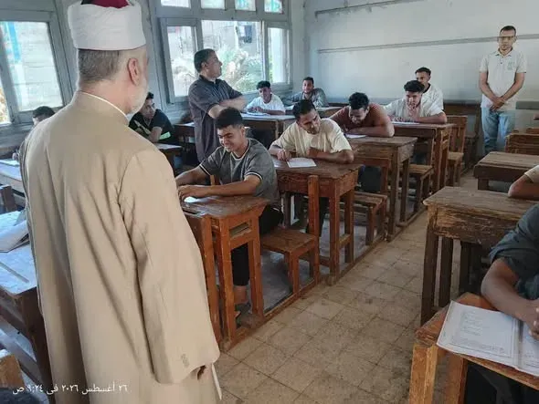 رئيس منطقة سوهاج الأزهرية يتفقد امتحانات الدور الثاني للشهادة الثانوية بلجان المراغة