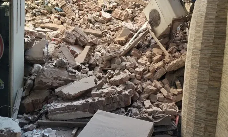 سقوط منزل مكون من 3 طوابق خالٍ من السكان بحي المنتزه ثانٍ