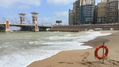 سلامة المواطنين أولًا استمرار رفع الراية الحمراء ومنع نزول البحر بشواطئ الإسكندرية