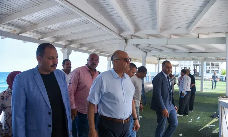 محافظ الإسكندرية يتابع إزالة إحدى المنشآت بطريق الكورنيش بمنطقة سبورتنج عقب انتهاء تعاقدها