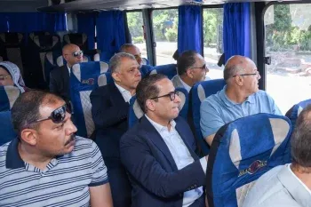محافظ الإسكندرية يضع حجر الأساس لمشروع رفع كفاءة وإنارة طريق النهضة بالعامرية بطول 5.2 كم