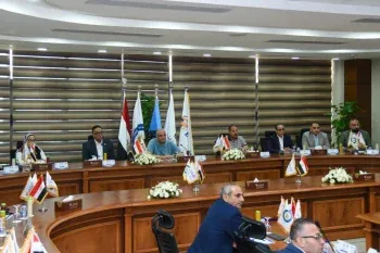 محافظ الإسكندرية يضع حجر الأساس لمشروع رفع كفاءة وإنارة طريق النهضة بالعامرية بطول 5.2 كم